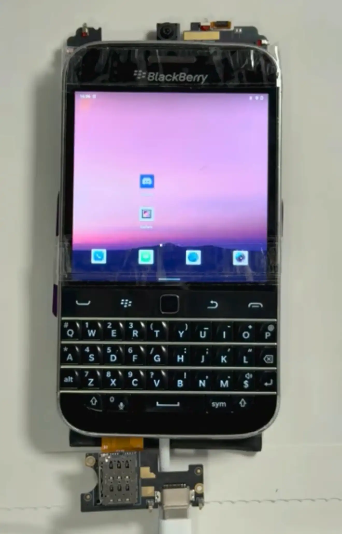 Zinwa Q25 z klawiaturą QWERTY i ekranem Androida 14